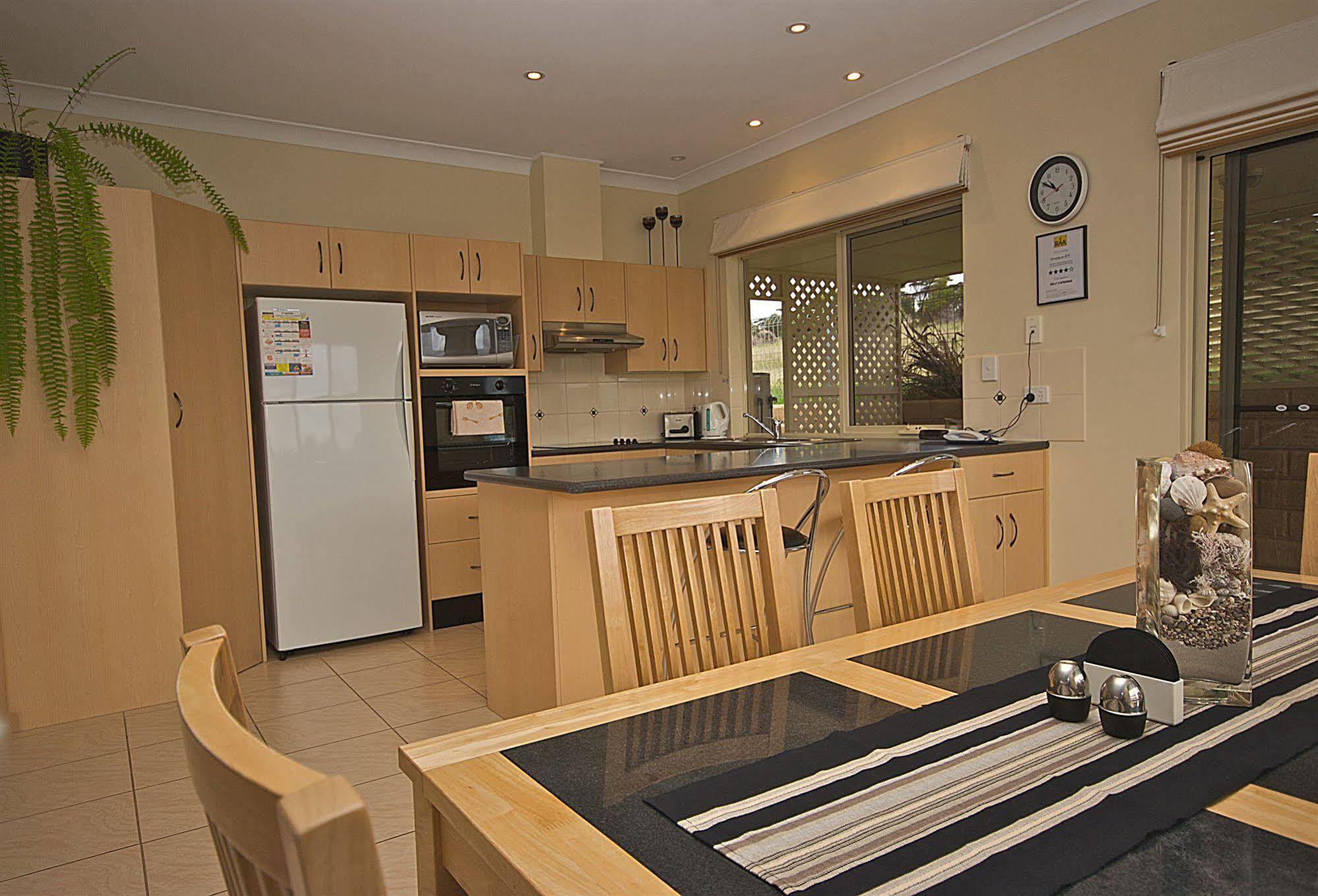 Searenity Holiday Accommodation Emu Bay Exterior photo
